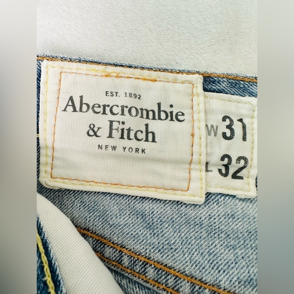 Abercrombie & Fitch Men's Light Wash Straight Cut Jeans Size 31”x 32” - Picture 5 of 11